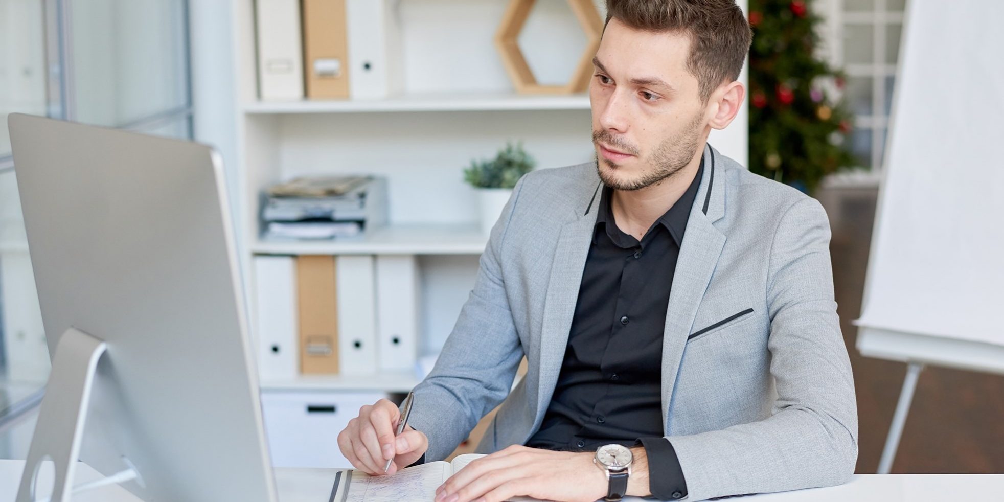 Follow these tips to conduct better performance reviews.